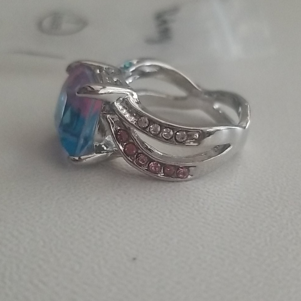 Beautiful Ring - Picture 3 of 4